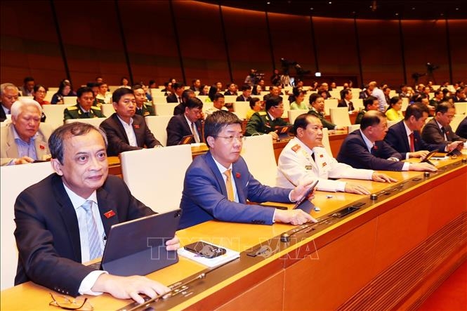 Đại biểu Quốc hội biểu quyết thông qua Nghị quyết về hoạt động chất vấn tại Kỳ họp thứ tư. Ảnh: Trọng Đức/TTXVN