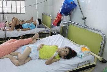 Vụ học sinh ngộ độc tại Trường iSchool Nha Trang: Tăng cường 3 chuyên gia, bác sĩ