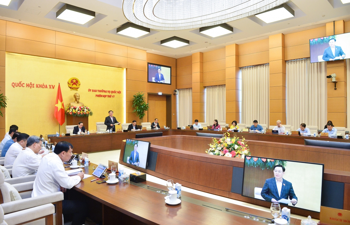 Chủ tịch Quốc hội Vương Đình Huệ giới thiệu một số nội dung cần sớm trình Quốc hội xem xét, quyết định là cơ sở để xem xét việc tổ chức kỳ họp bất thường của Quốc hội