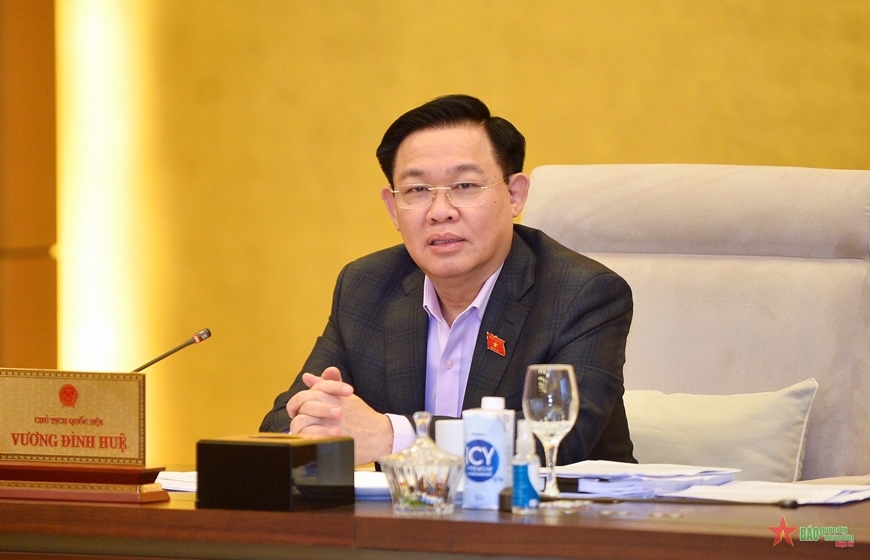 Chủ tịch Quốc hội điều hành phiên họp chiều 28-1 của Ủy ban Thường vụ Quốc hội. 