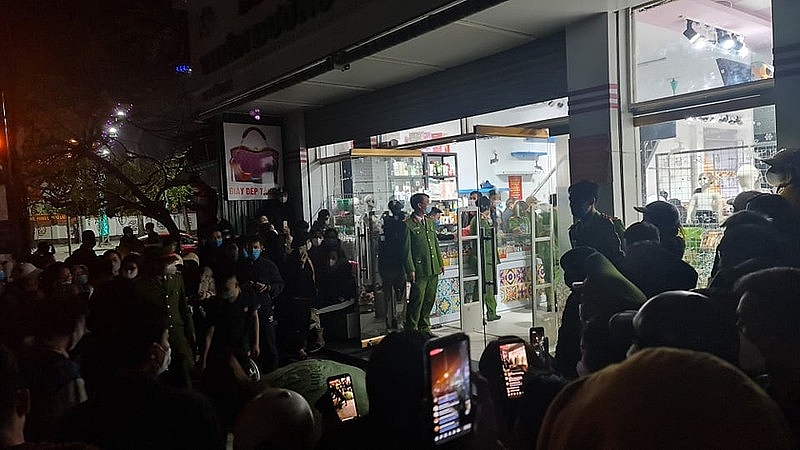 Khởi tố vụ án, khởi tố bị can đối với vợ chồng chủ shop quần áo Mai Hường