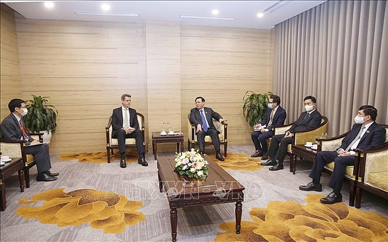 Chủ tịch Quốc hội Vương Đình Huệ tiếp Giám đốc Quốc gia Ngân hàng Phát triển châu Á tại Việt Nam