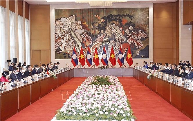 Chủ tịch Quốc hội Vương Đình Huệ đón, hội đàm với Chủ tịch Quốc hội Lào