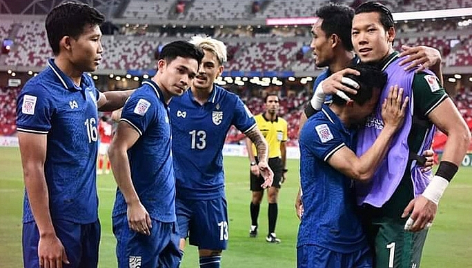 Vùi dập Indonesia, Thái Lan chạm một tay vào chức vô địch AFF Cup 2020