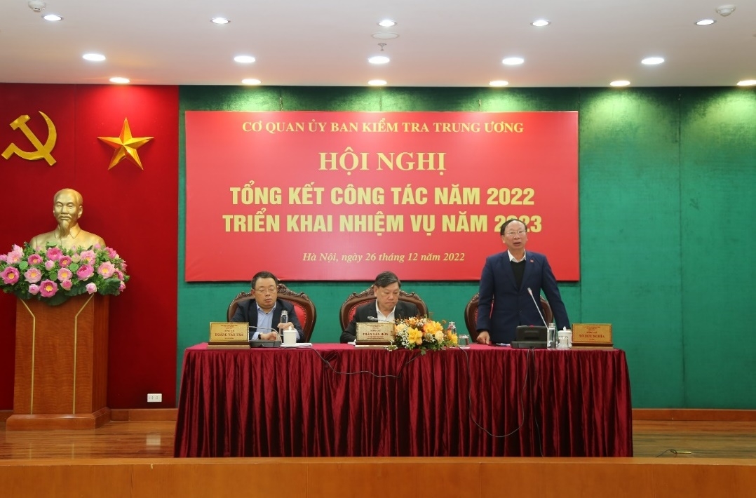 Các đồng chí chủ trì hội nghị.