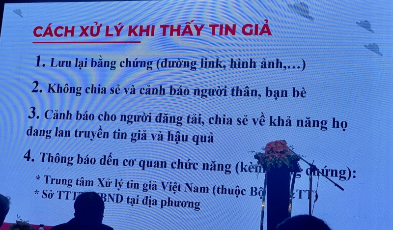 Cẩm nang đưa ra các hướng dẫn người dùng cách xử trí khi thấy tin giả.
