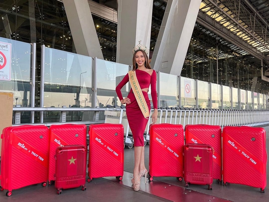 Hoa hậu Thùy Tiên về Việt Nam sau hơn một tháng đăng quang
