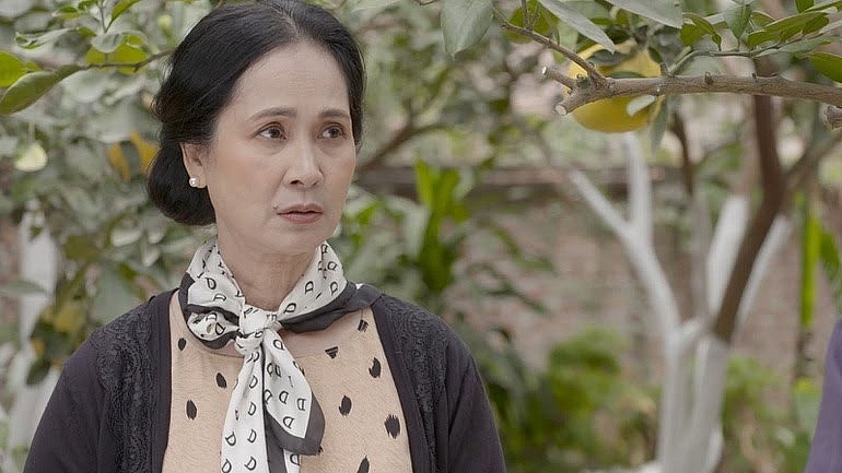 NSND Lan Hương gây sốt với vai "Bà nội quái kiệt" trong phim hài Tết