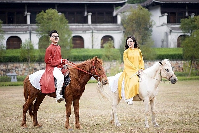 BTV Hữu Trí và Lan Anh trong một cảnh quay của Chiều cuối năm