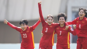 Chủ tịch nước Nguyễn Xuân Phúc tặng thưởng Huân chương Lao động cho Đội tuyển bóng đã nữ Việt Nam