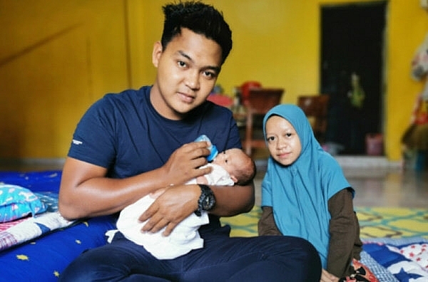 Chuyện tình gây sốt của cô gái chỉ cao 118 cm