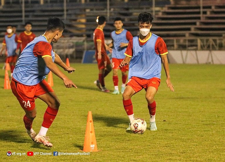 Bổ sung 6 cầu thủ sang Campuchia 'chi viện' khẩn cho U23 Việt Nam