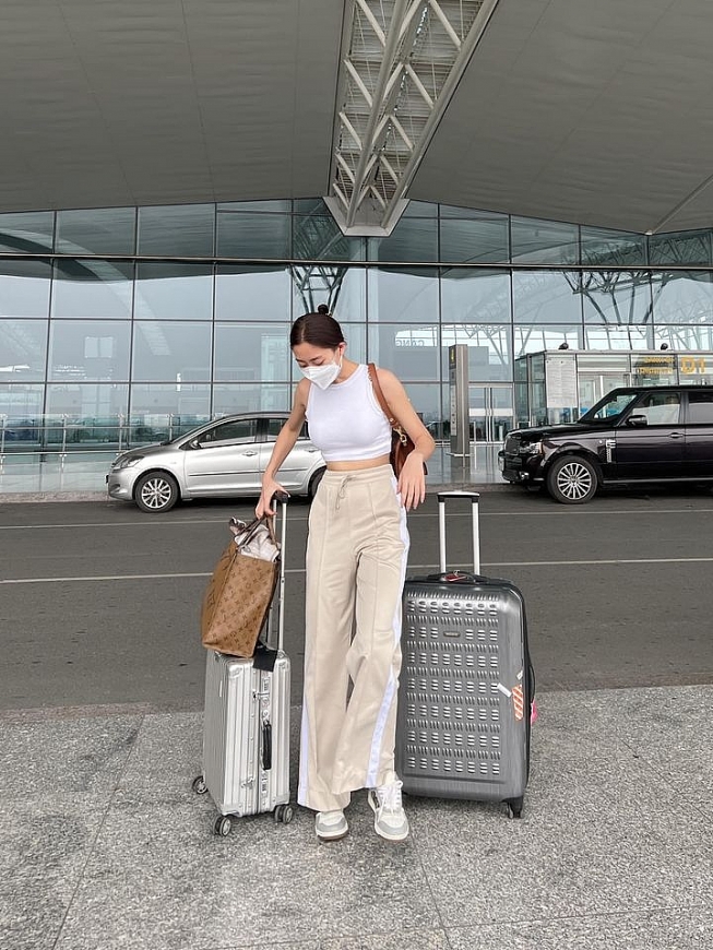 Hoa hậu Lương Thùy Linh, Á hậu Phương Anh lên đường dự Paris Fashion Week