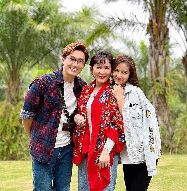 Thương ngày nắng về 2: Mẹ con Vân Trang thân thiết trong loạt ảnh hậu trường