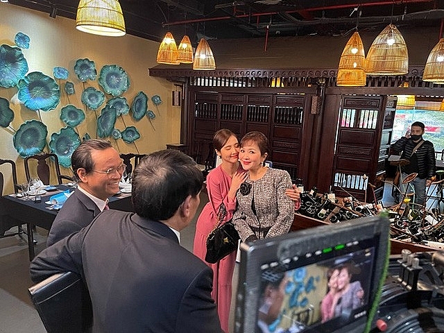 Thương ngày nắng về 2: Mẹ con Vân Trang thân thiết trong loạt ảnh hậu trường