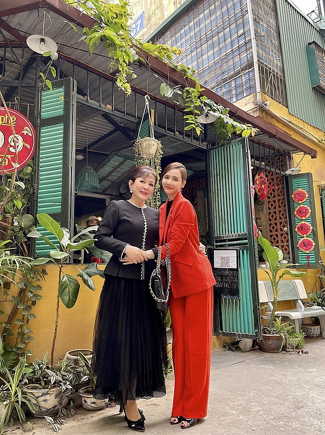 Thương ngày nắng về 2: Mẹ con Vân Trang thân thiết trong loạt ảnh hậu trường