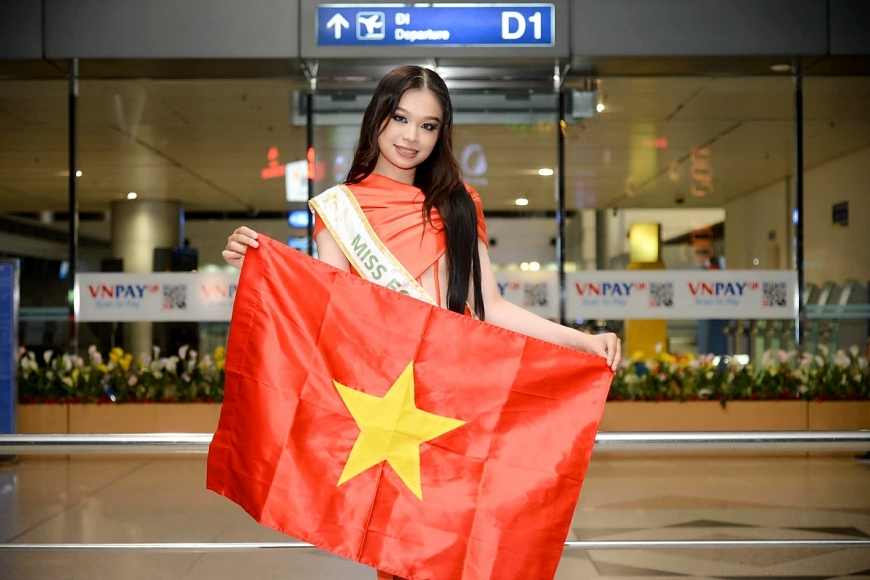 Á hậu Trần Hoài Phương lên đường dự thi 'Miss Eco International 2022'
