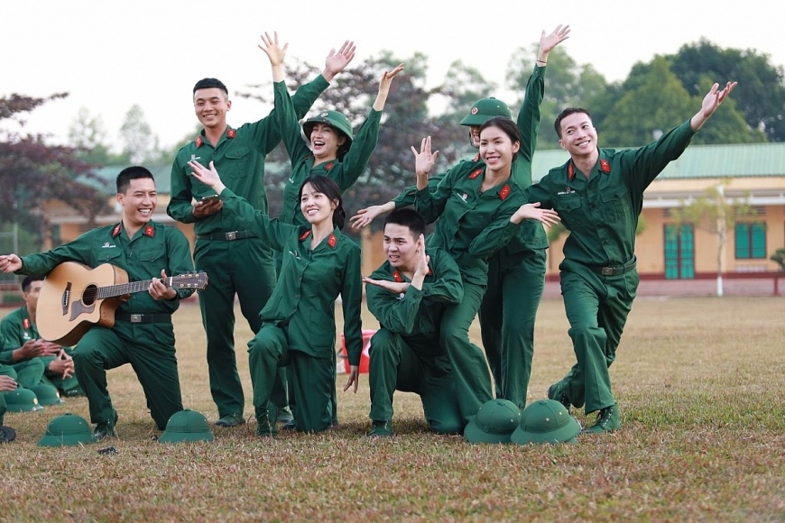 Sao nhập ngũ tập 3: Hòa Minzy liên tục bị nhắc nhở vì thiếu nghiêm túc