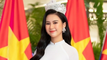 Cô gái 14 tuổi đại diện Việt Nam thi 