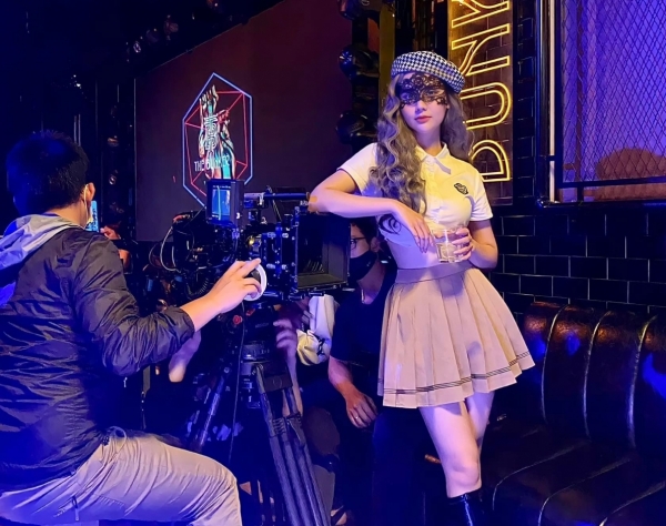 Hậu trường ‘Thương ngày nắng về’ hé lộ Phan Minh Huyền khác lạ với tạo hình mới