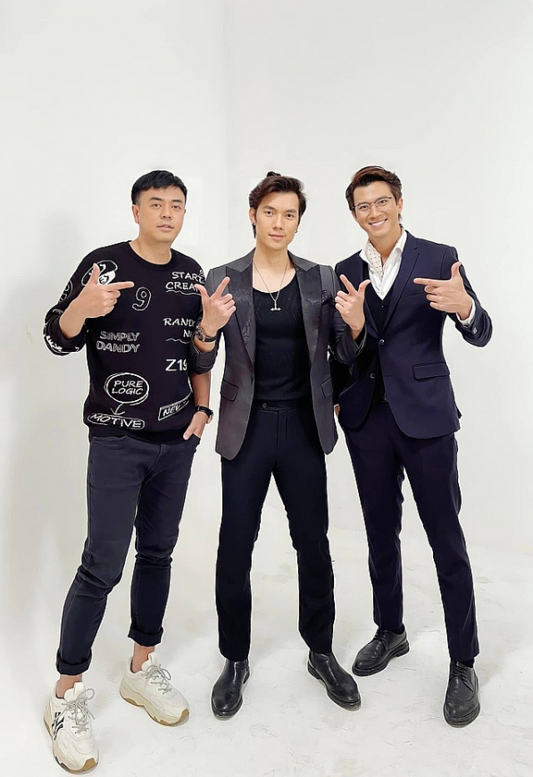 3 mỹ nam 'Anh có phải đàn ông không' thân thiết trong hậu trường