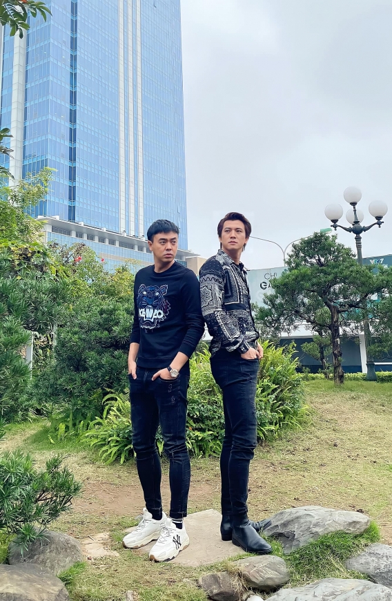 3 mỹ nam 'Anh có phải đàn ông không' thân thiết trong hậu trường