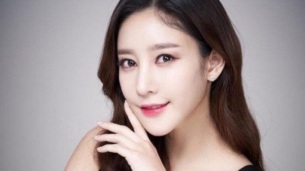 Mẹ ruột nữ diễn viên “Chiếc lá cuốn bay” nộp bằng chứng con gái bị sát hại