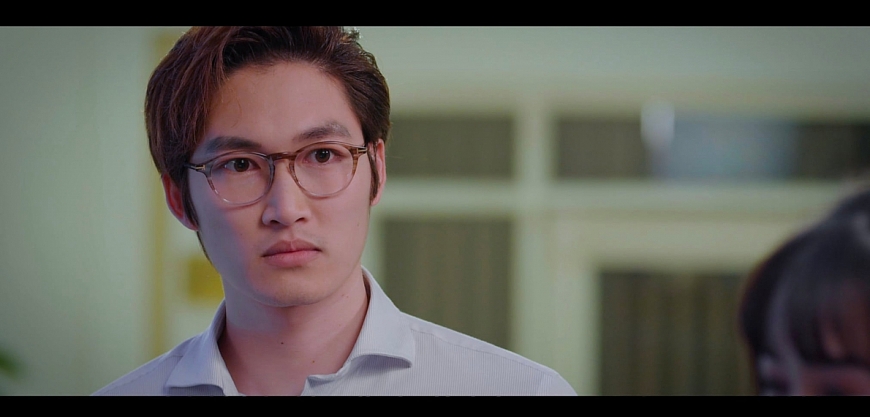 Hoàng Duy 'sốc' khi chị đẹp trở về cùng một chàng trai khác