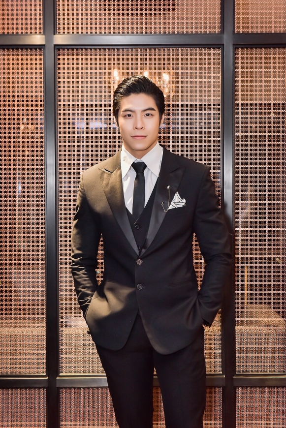 Á quân Việt Hoàng đại diện Việt Nam thi Nam vương Hoàn Vũ 2022