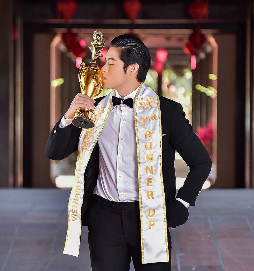 Á quân Việt Hoàng đại diện Việt Nam thi Nam vương Hoàn Vũ 2022