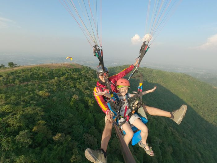 Nhảy dù Đồi Bù cũng là một trải nghiệm thú vị trong dịp lễ 30/4 - 1/5
