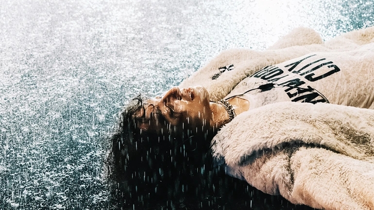 MV 'There is no one at all' của Sơn Tùng M-TP gây phẫn nộ vì có cảnh nhảy lầu