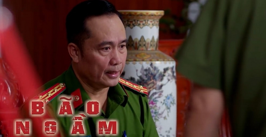 Bão ngầm tập 50: Hạ Lam thân mật với em trai ông trùm