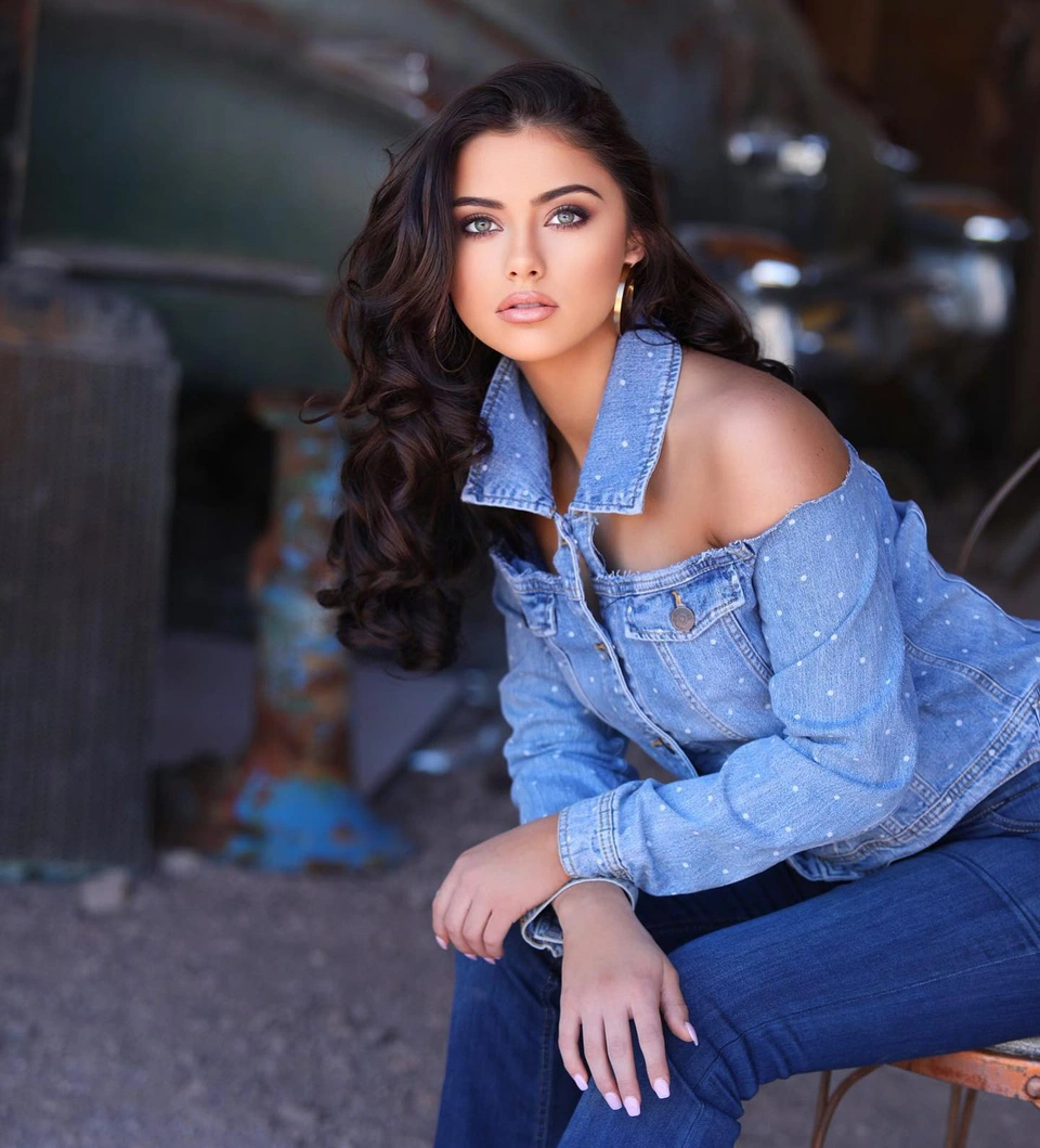 Nữ diễn viên 16 tuổi Kailia Posey 