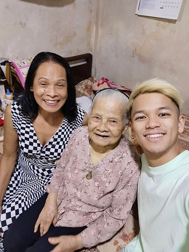 Hoa hậu Giáng My, Á hậu Thúy Vân chúc mừng Ngày của mẹ