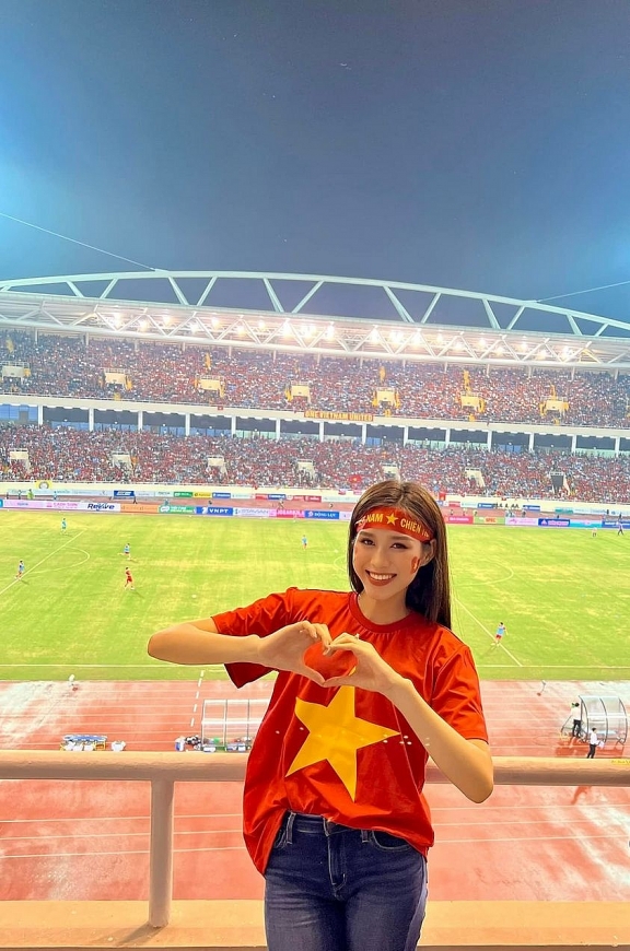 Sao Việt vỡ òa cảm xúc, lên đồ ‘đi bão’ mừng chiến thắng của U23 Việt Nam