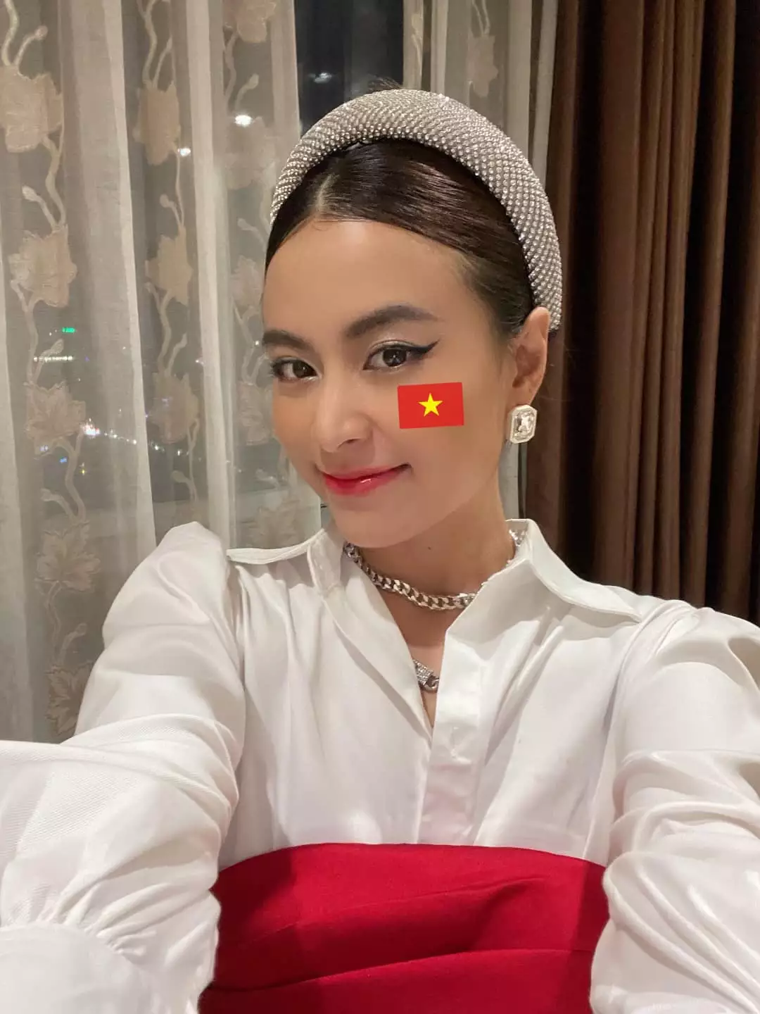 Sao Việt vỡ òa cảm xúc, lên đồ ‘đi bão’ mừng chiến thắng của U23 Việt Nam