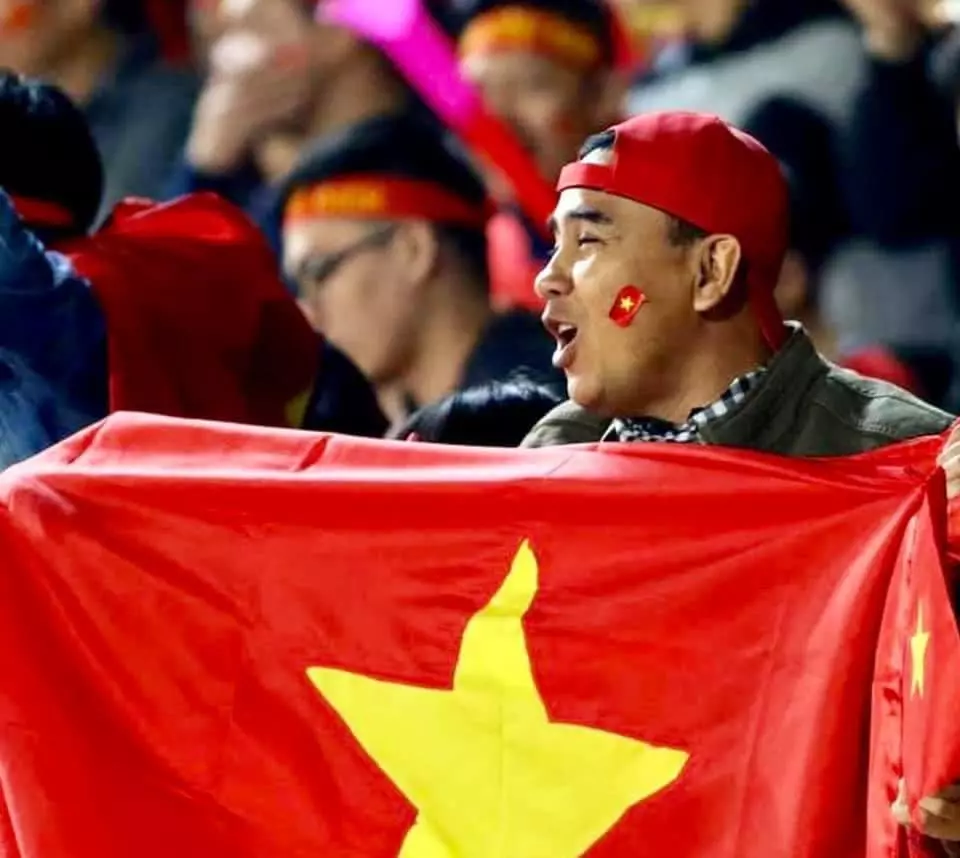 Sao Việt vỡ òa cảm xúc, lên đồ ‘đi bão’ mừng chiến thắng của U23 Việt Nam