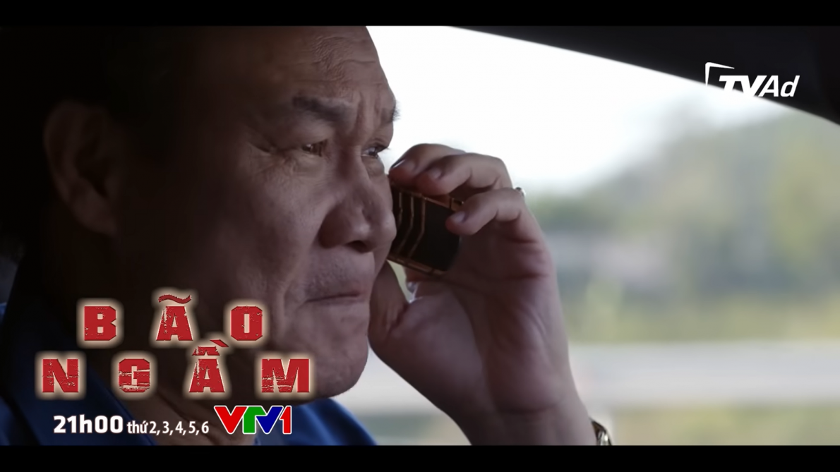 Thượng tá Tuất cảnh báo ông trùm về thân phận của Hạ Lam