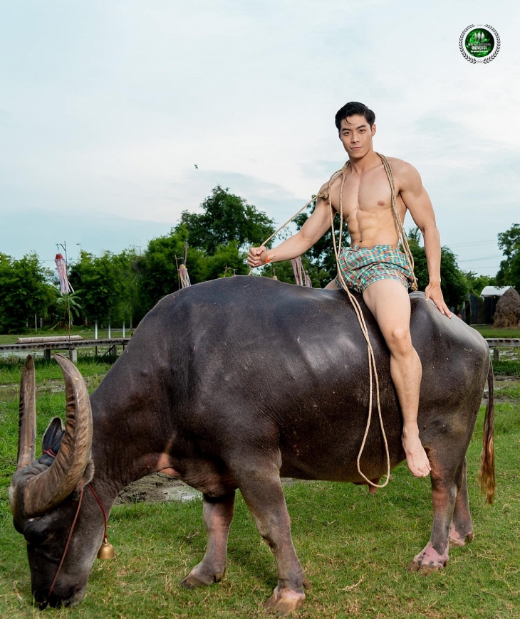 Á quân Phi Việt khoe hình thể rực lửa tại Mister National Universe 2022