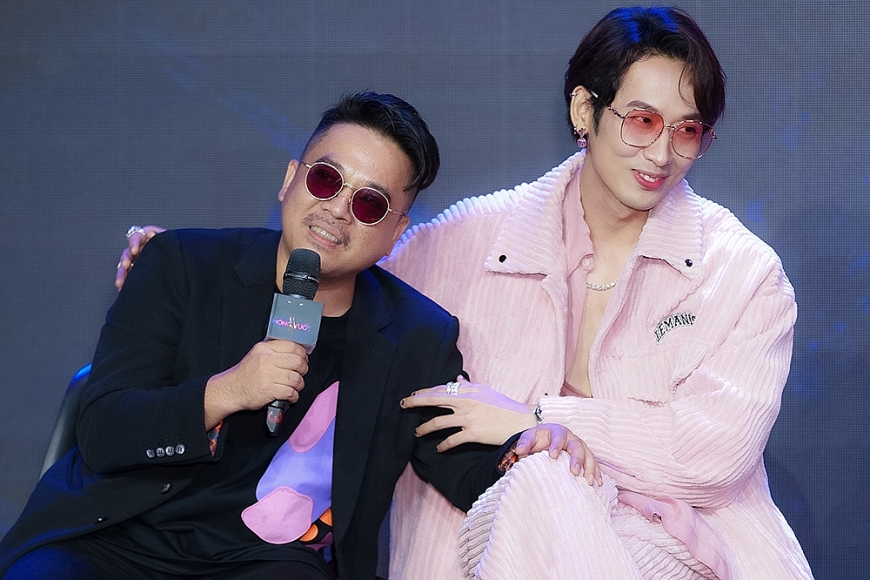 Đạo diễn Lê Thanh Sơn (trái) và diễn viên Tuấn Trần