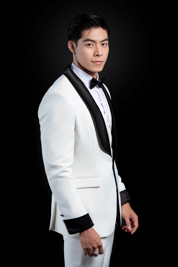 Phi Việt sở hữu hình thể săn chắc, khỏe khoắn