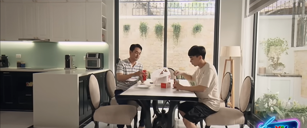 Lối nhỏ vào đời tập 4: Dũng nhờ bác xe ôm đóng giả phụ huynh