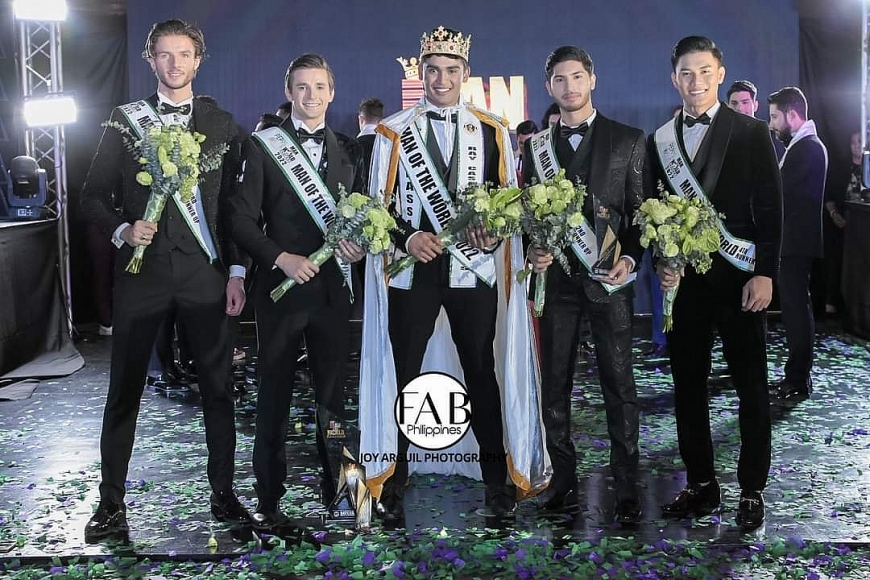 Hữu Anh (ngoài cùng bên phải) và các thí sinh lọt Top 5 người xuất sắc nhất cuộc thi