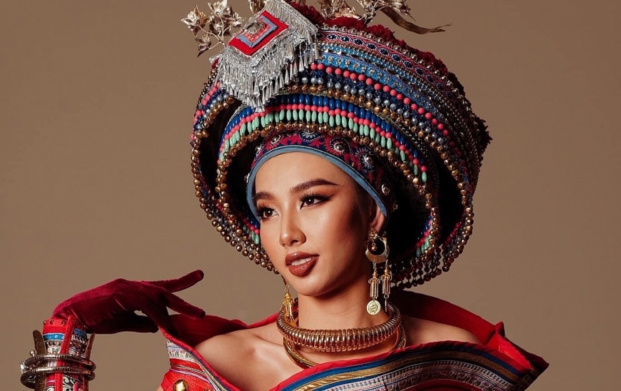 Thần thái cuốn hút của Hoa hậu Thùy Tiên trong trang phục dân tộc Thái Lan