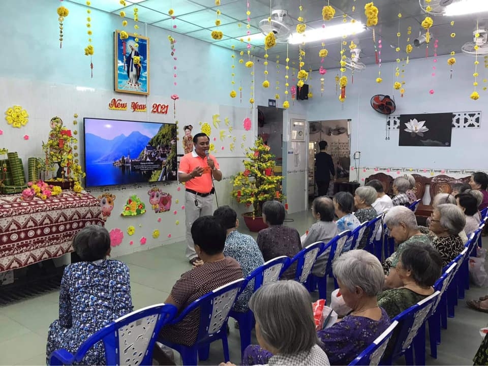 Sen Vàng Yêu Thương đem hơi ấm đến với NCT neo đơn vào những ngày cuối năm