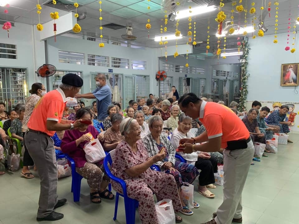 Sen Vàng Yêu Thương đem hơi ấm đến với NCT neo đơn vào những ngày cuối năm