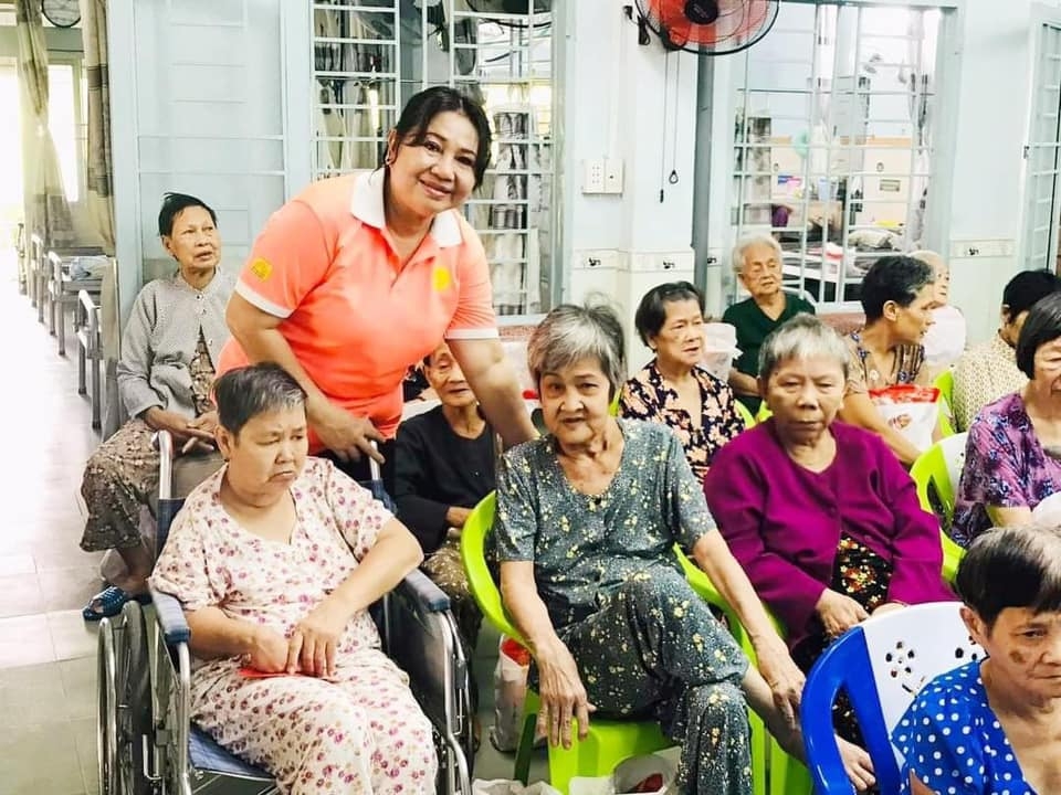 Sen Vàng Yêu Thương đem hơi ấm đến với NCT neo đơn vào những ngày cuối năm