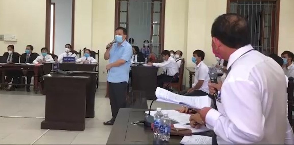 Bị cáo trả lời câu hỏi trước tòa