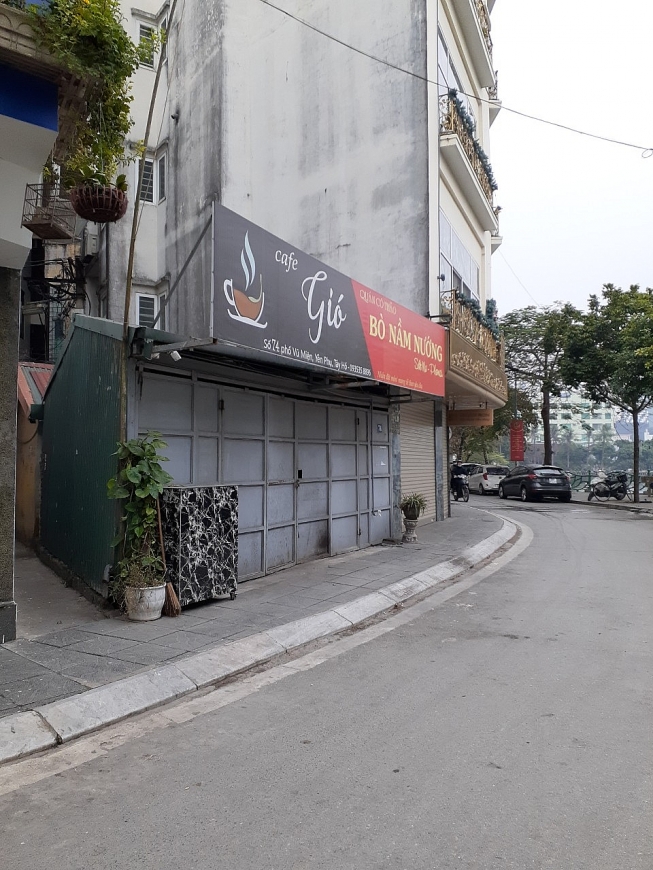 Căn nhà tạm trên thửa đất gần 40m2, nhưng ở vị trí đẹp trên đường phố Vũ Miên